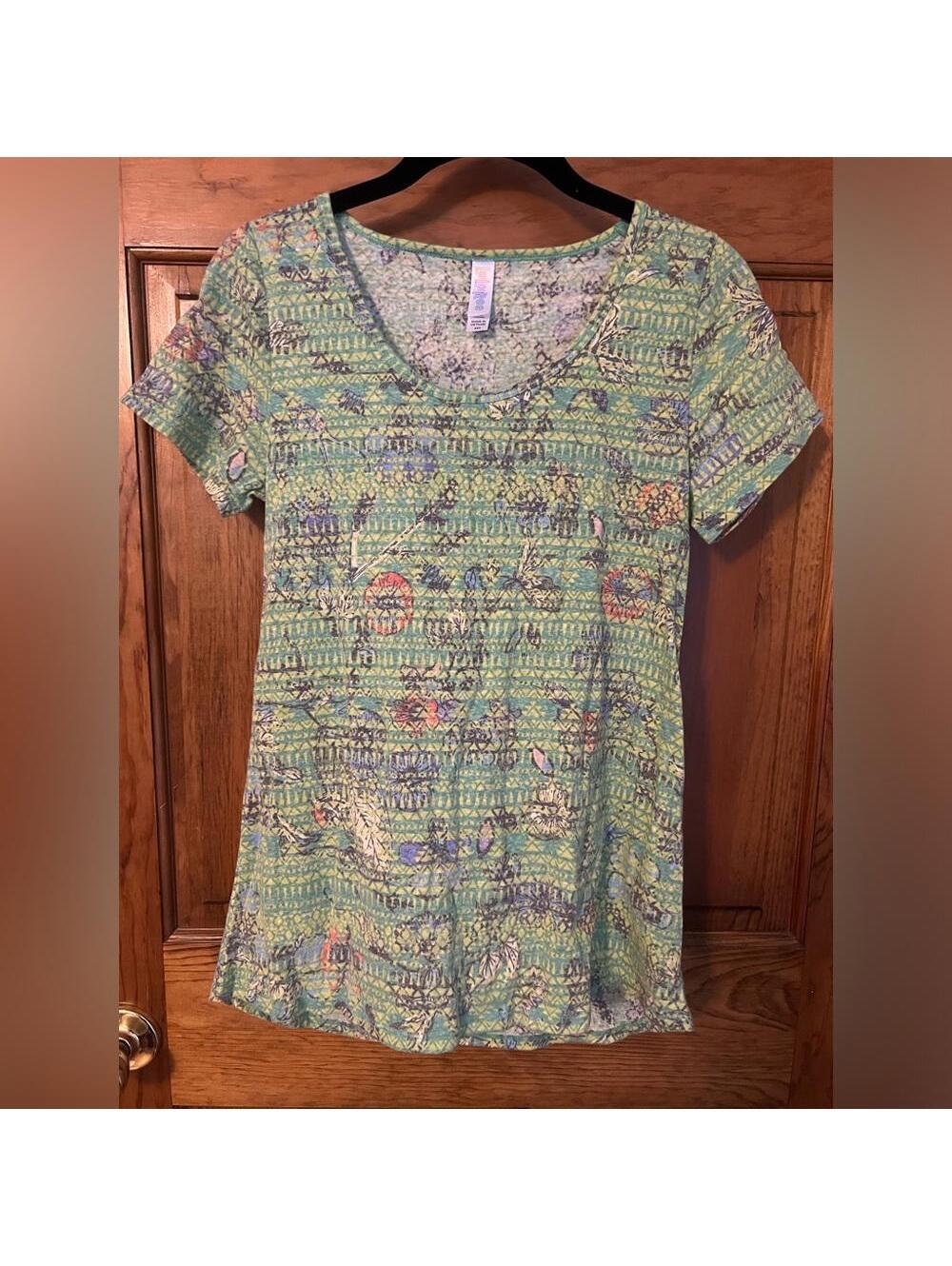 LuLaRoe Classic T Shirt Green Floral Red Blue High Low Scoop Neck Soft XXS NWT